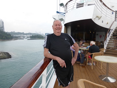 Cruise into Singapore Cruise into Singapore